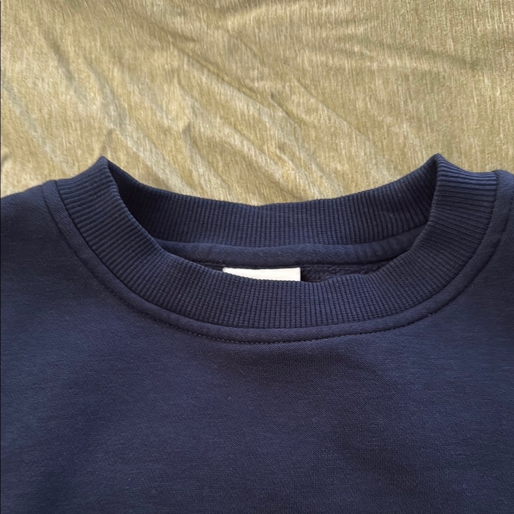 Nike youth Navy Blue crewneck sweatshirt - Picture 3 of 6